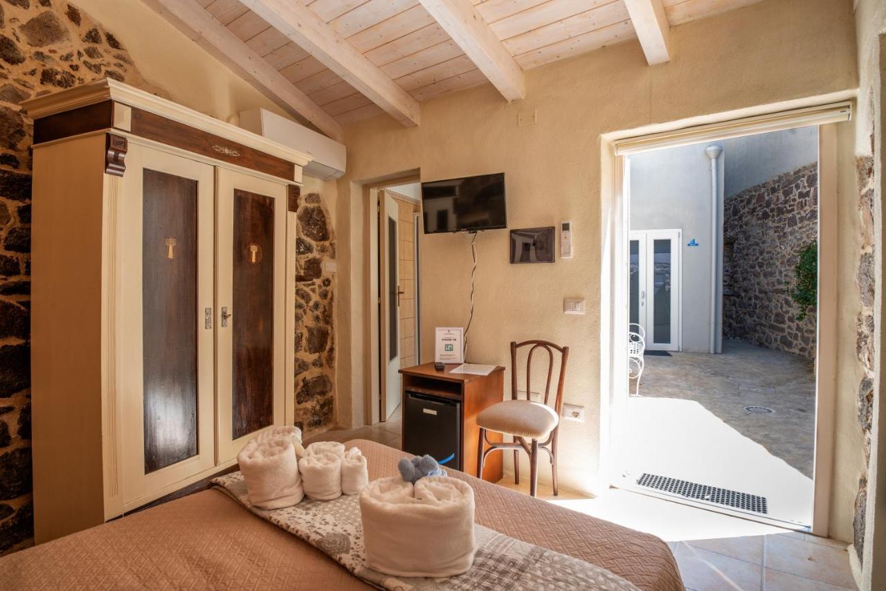 Domo Sa Barra Bed & Breakfast Sant'Antioco Exterior photo